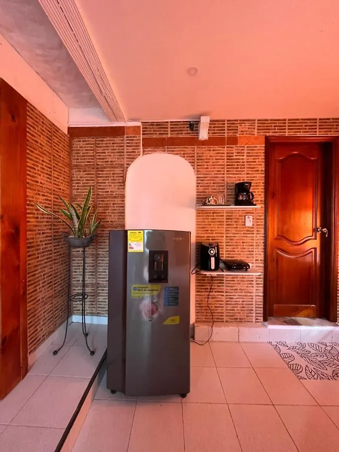 Habitación con entrada independiente cerca al centro histórico Cartagena Habitación en casa particular